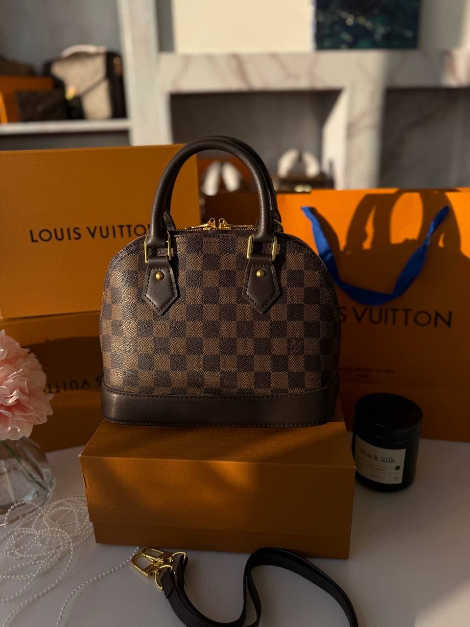 Louis Vuitton Alma жіноча сумка