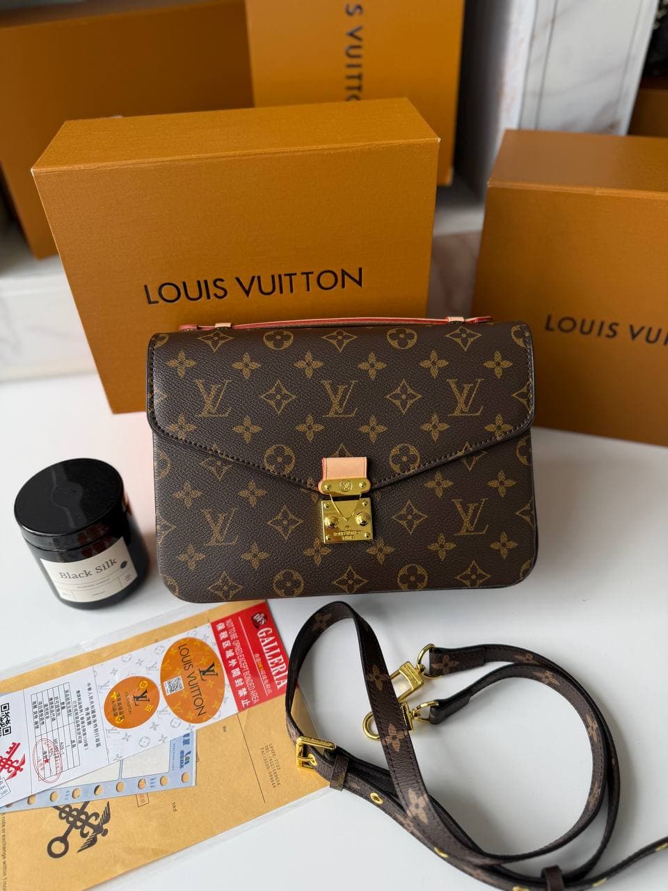 Сумочка Louis Vuitton Metis