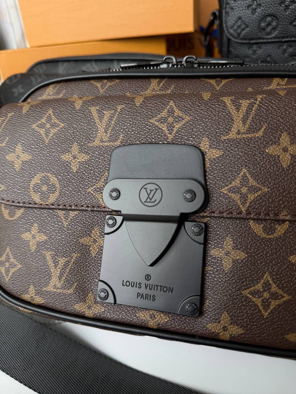 Louis Vuitton S Lock messenger