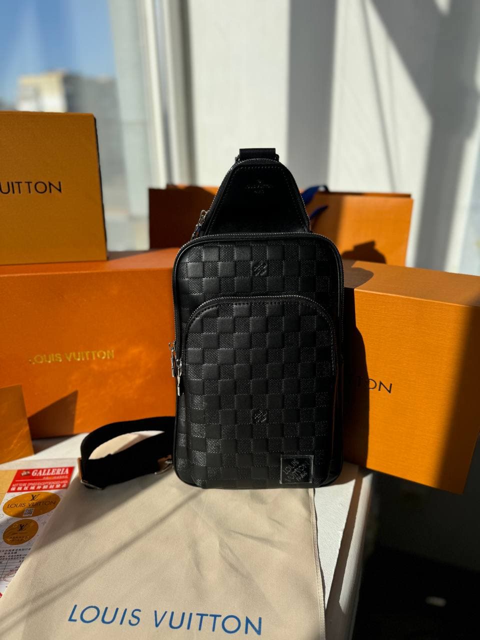 Сумка-слінг Louis Vuitton Avenue