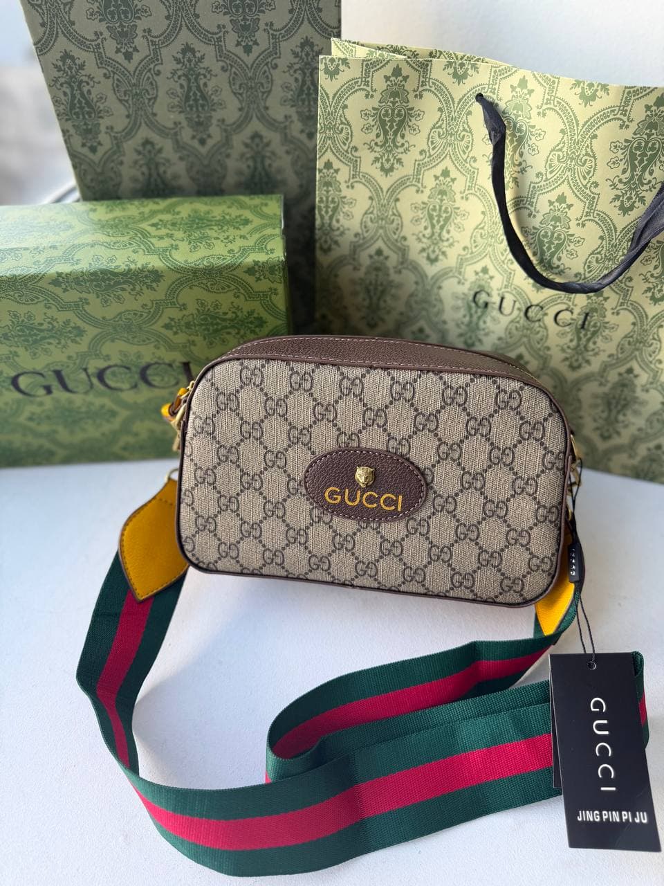 Gucci месенджер
