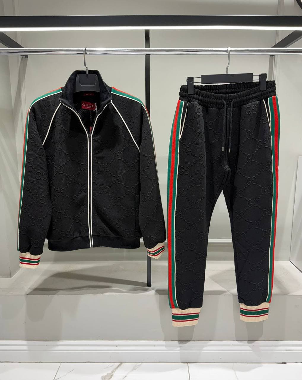 Чоловічий костюм Gucci