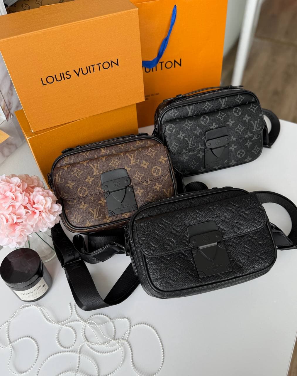 Louis Vuitton S Lock messenger